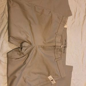 Gap: The Slim City Khaki